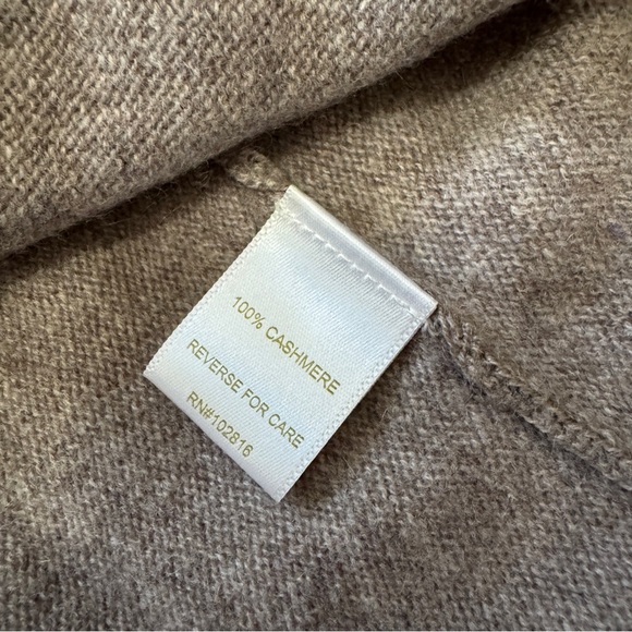 Garnet Hill Medium 100% Cashmere Purple Gray Sweater ~ Classic Minimalist - Picture 8 of 8